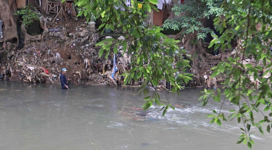 Potret Warga Bantaran Sungai Ciliwung di Tengah Defisit Anggaran DKI