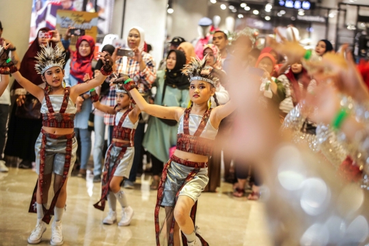 Ribuan Orang Meriahkan Indonesia Menari 2019