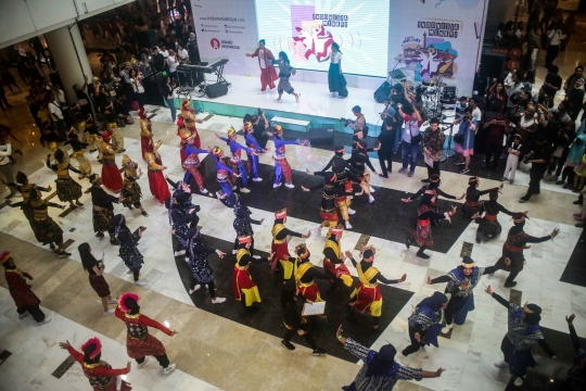 Ribuan Orang Meriahkan Indonesia Menari 2019