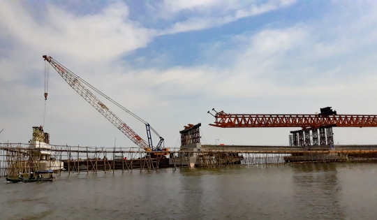 Meninjau Pembangunan Jembatan Pulau C Reklamasi-Dadap