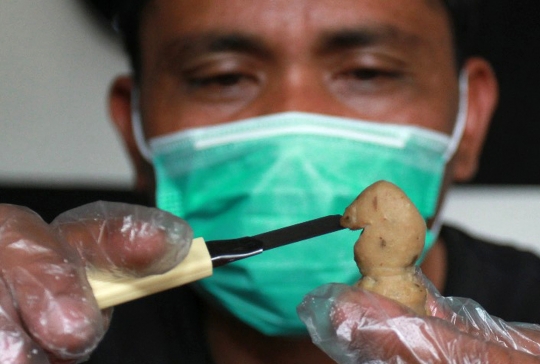 Melihat Pembuatan Bakso Unik Berbentuk Bidak Catur