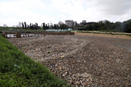 Mengunjungi Resor Terapung dari 700 Ribu Botol Plastik