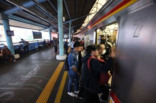 PT KCI Tambah Perjalanan Kereta Commuter Line