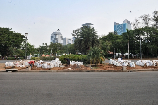 Memantau Pembuatan Sumur Resapan di Monas