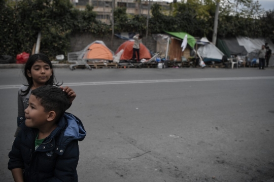 Saat Anak-Anak Pengungsi Afghanistan Bermain di Jalanan Yunani