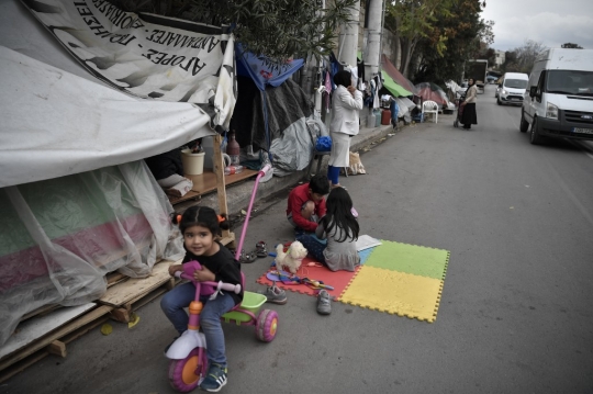 Saat Anak-Anak Pengungsi Afghanistan Bermain di Jalanan Yunani