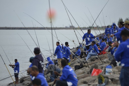 Serunya Kompetisi Memancing di Pantai Aceh