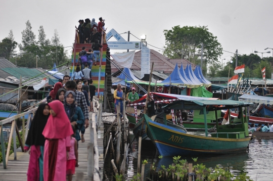 Menikmati Wisata Mangrove Tarumajaya di Akhir Pekan