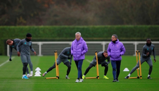 Gaya Jose Mourinho Melatih Pemain Tottenham Hotspur