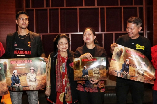 Megawati dan Puan Maharani Nobar Film Nagabonar Bareng Artis