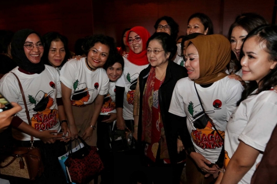 Megawati dan Puan Maharani Nobar Film Nagabonar Bareng Artis