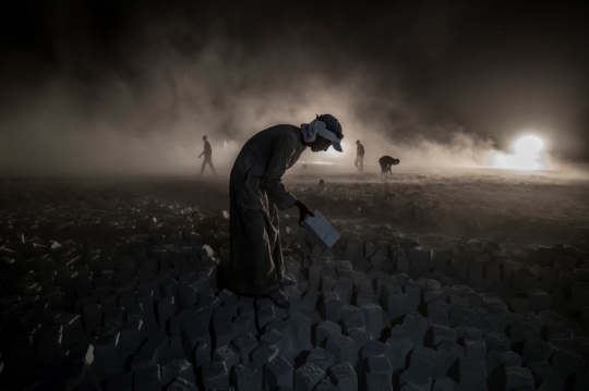 Kehidupan Buruh Tambang Batu Kapur di Mesir