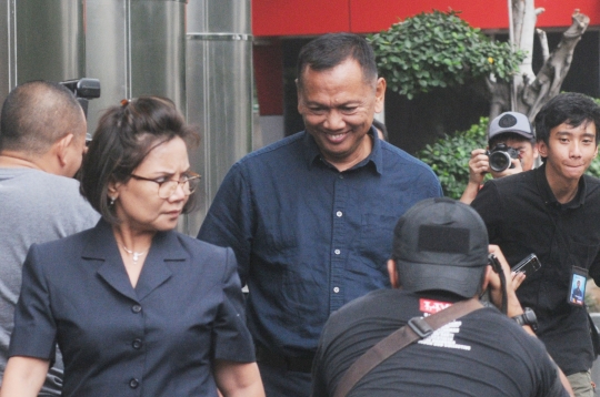 Senyum Direktur Operasional PT PILOG Seusai Diperiksa KPK