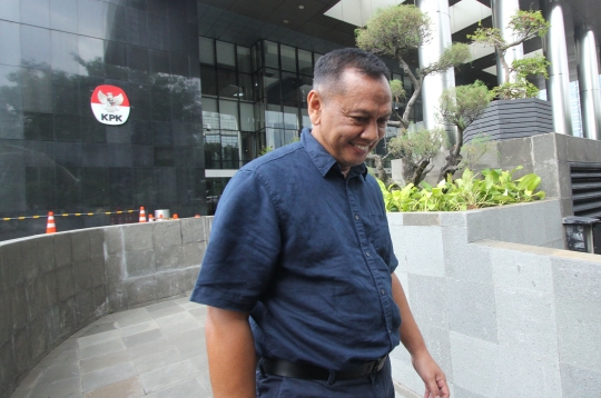 Senyum Direktur Operasional PT PILOG Seusai Diperiksa KPK