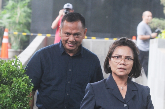 Senyum Direktur Operasional PT PILOG Seusai Diperiksa KPK