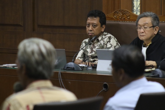 Ekspresi Romahurmuziy Saat Jalani Sidang Lanjutan