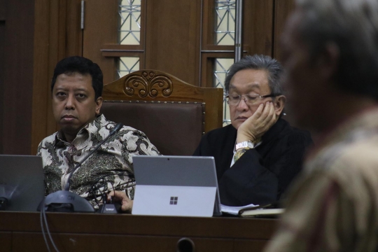 Ekspresi Romahurmuziy Saat Jalani Sidang Lanjutan