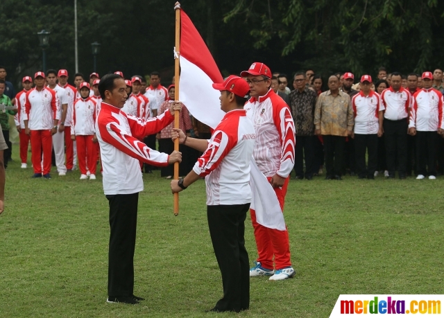 Presiden Jokowi melepas Kontingen Indonesia untuk mengikuti SEA Games 2019 di Istana Kepresidenan Bogor, Jawa Barat, Rabu (27/11). 