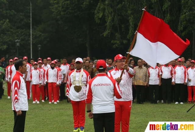 Presiden Jokowi melepas Kontingen Indonesia untuk mengikuti SEA Games 2019 di Istana Kepresidenan Bogor, Jawa Barat, Rabu (27/11). 