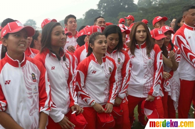 Sejumlah atlet perempuan Indonesia saat upacara pelepasan Kontingen Indonesia untuk mengikuti gelaran SEA Games 2019 Filipina, di Istana Kepresidenan Bogor, Jawa Barat, Rabu (27/11). Sebanyak 841 atlet diberangkatkan untuk mengikuti kejuaraan olahraga di kawasan ASEAN.