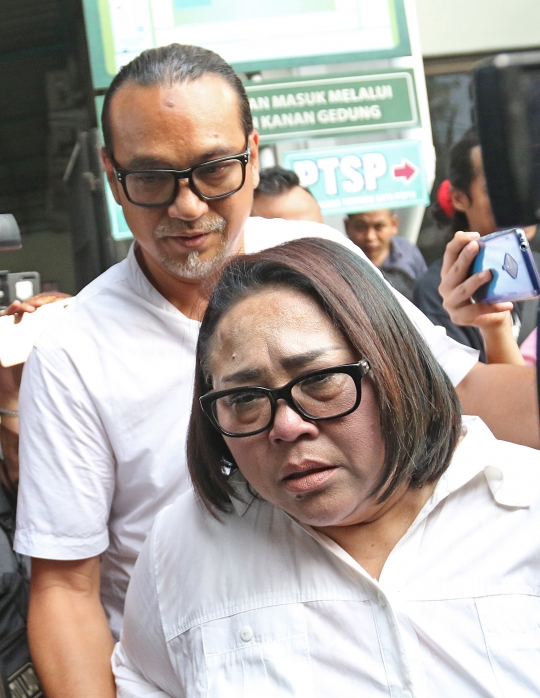 Tangis Nunung Saat Divonis 1 Tahun 6 Bulan Penjara