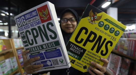 Buku Panduan Lolos Tes CPNS Laris Diburu Pembeli