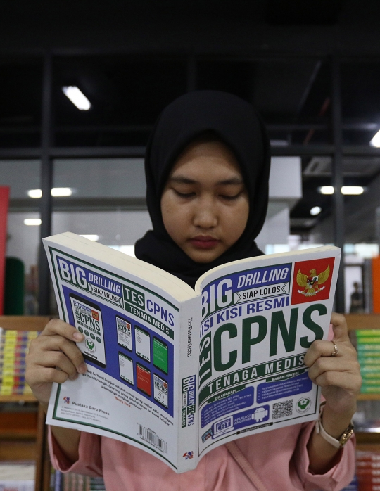 Buku Panduan Lolos Tes CPNS Laris Diburu Pembeli