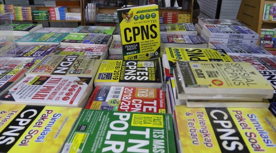 Buku Panduan Lolos Tes CPNS Laris Diburu Pembeli