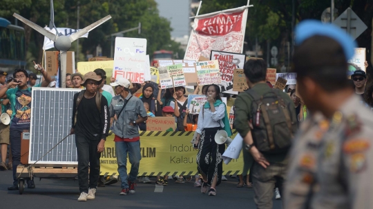 Aksi Aktivis Lingkungan Long March ke Istana Merdeka