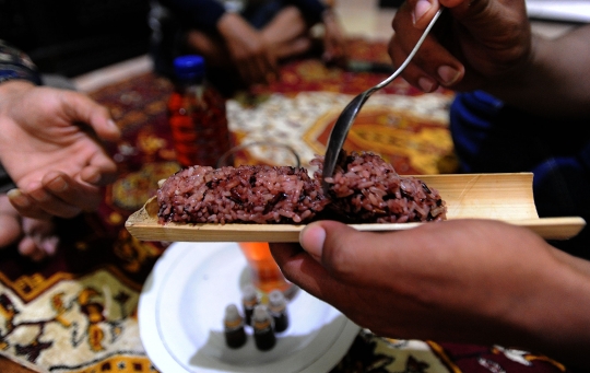 Menelusuri Jejak Pengobatan Tradisional Mak Erot