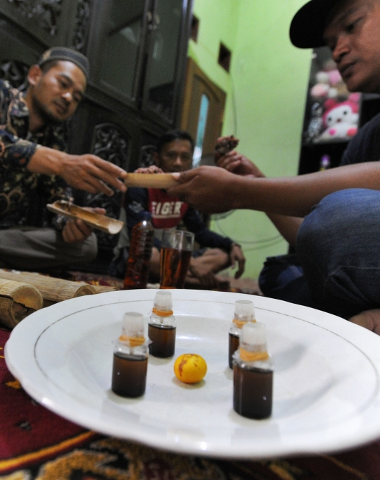 Menelusuri Jejak Pengobatan Tradisional Mak Erot