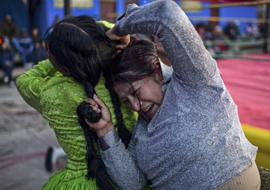 Ketangguhan Pegulat Wanita di Bolivia