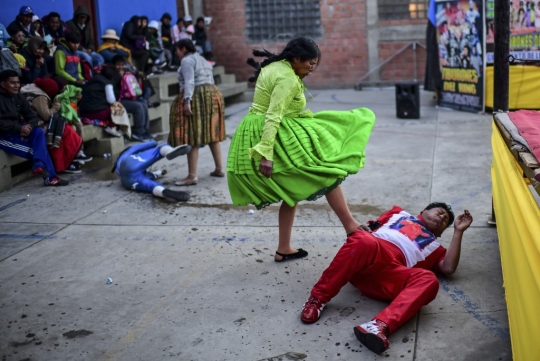 Ketangguhan Pegulat Wanita di Bolivia