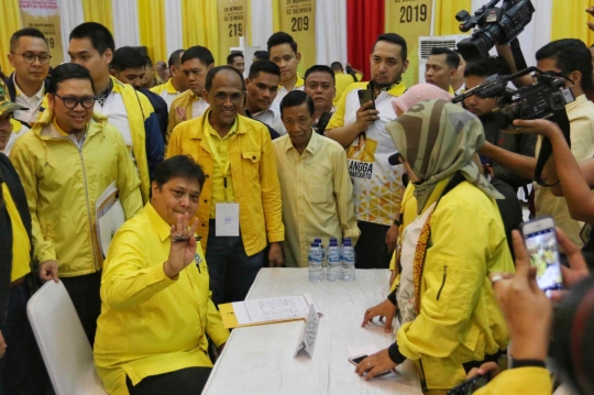 Airlangga Hartarto Daftar Calon Ketua Umum Partai Golkar