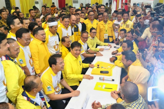 Airlangga Hartarto Daftar Calon Ketua Umum Partai Golkar