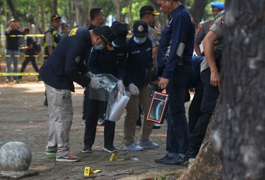 Tim Labfor dan Gegana Periksa Lokasi Ledakan di Kawasan Monas