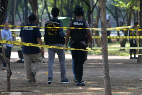 Tim Labfor dan Gegana Periksa Lokasi Ledakan di Kawasan Monas