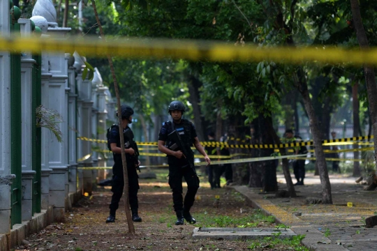 Tim Labfor dan Gegana Periksa Lokasi Ledakan di Kawasan Monas