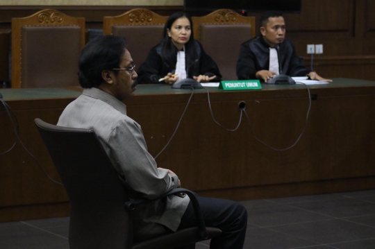 Mantan Gubernur Kepri, Nurdin Basirun Didakwa Terima Gratifikasi