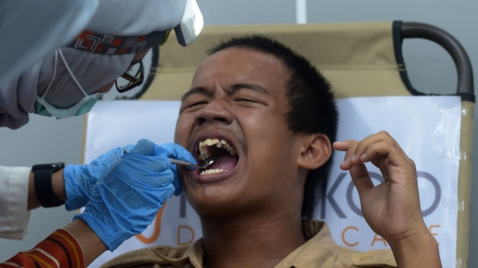 Pemeriksaan Gigi Gratis Bagi Penumpang MRT Disabilitas