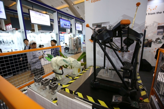 Mengunjungi Pameran Manufaktur Terbesar di Indonesia