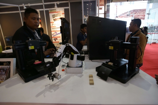 Mengunjungi Pameran Manufaktur Terbesar di Indonesia
