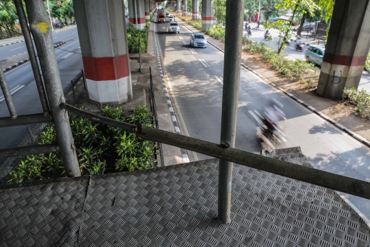 Kondisi JPO Transjakarta Ahmad Yani Usai Tertabrak Muatan Trailer