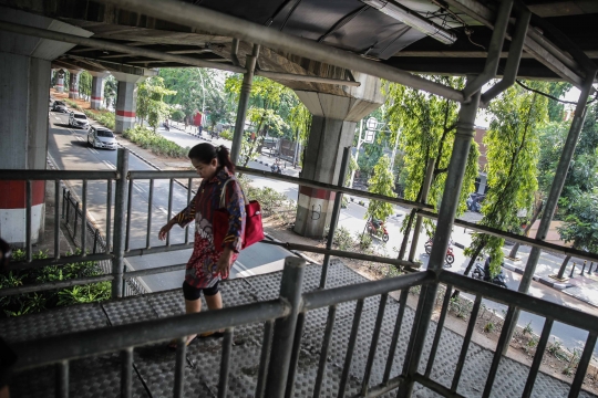 Kondisi JPO Transjakarta Ahmad Yani Usai Tertabrak Muatan Trailer