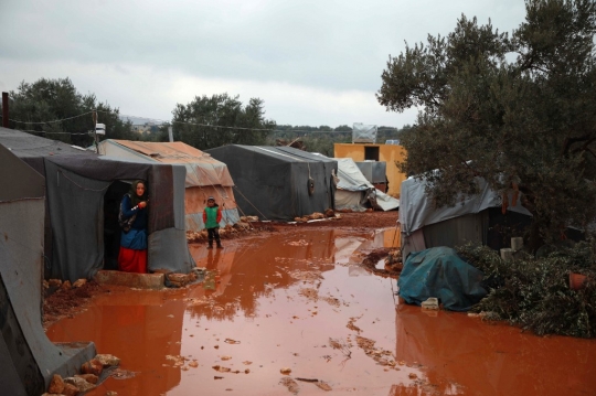 Nestapa Kamp Pengungsian Warga Suriah yang Terlantar Terendam Banjir