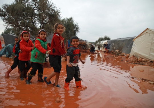 Nestapa Kamp Pengungsian Warga Suriah yang Terlantar Terendam Banjir