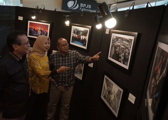 Melihat Pameran Foto Tumbuh Maju Bersama Pekerja Indonesia