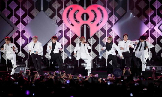 BTS, Katy Perry hingga Camila Cabello Hipnotis Penonton iHeartRadio 2019