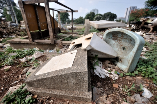 Makam Sampah di TPU Ibu Kota