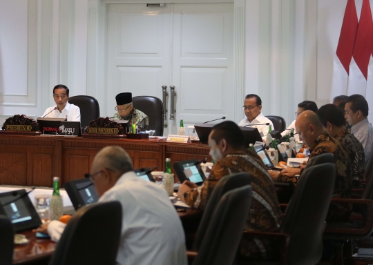 Jokowi Pimpin Ratas Bahas Pelaksanaan KUR 2020